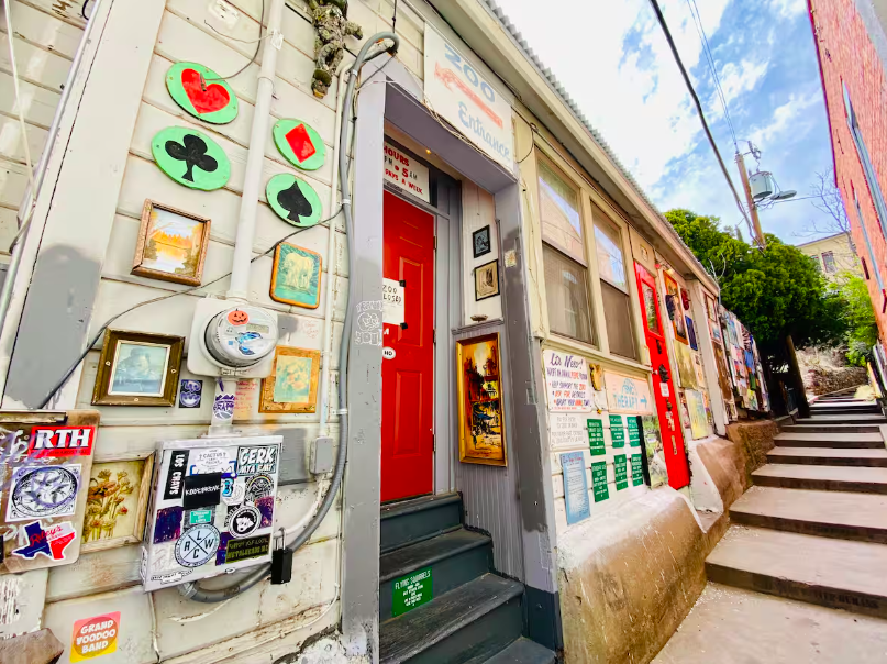 400 Club airbnb front door